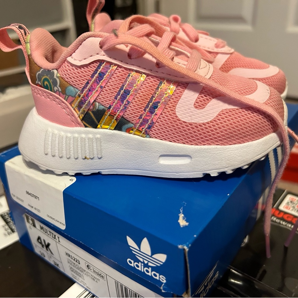 Toddler gym shoes